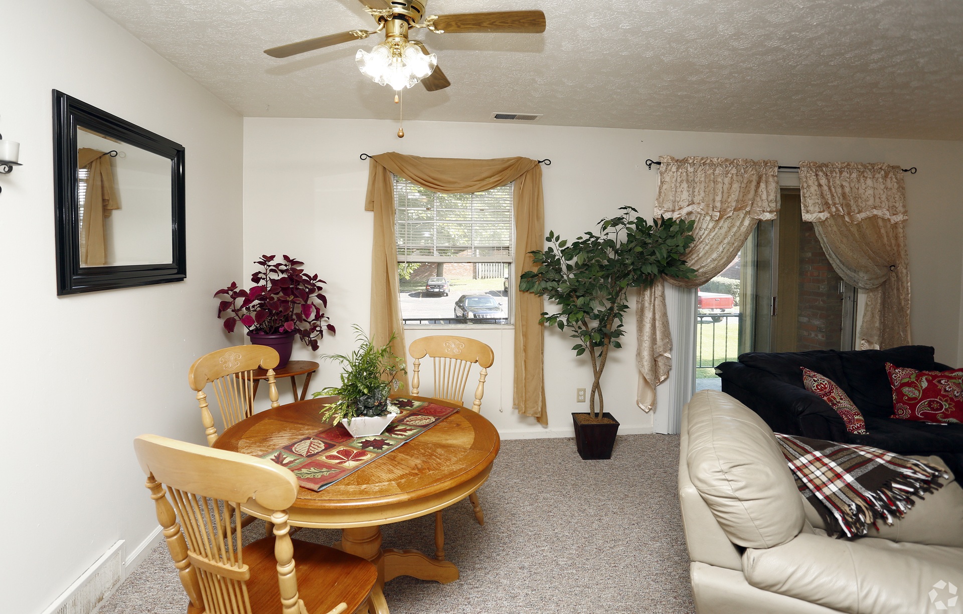 Kingston Green Apartments living room in Kokomo Indiana